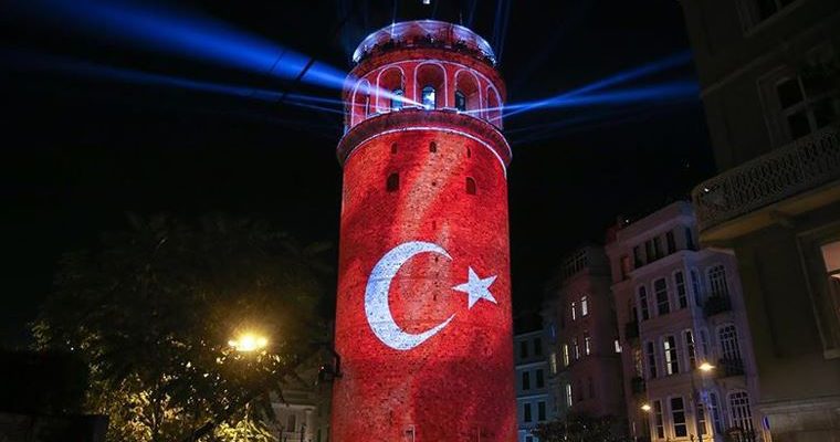 İstanbul’un simgelerinden Galata Kulesi ziyarete açıldı