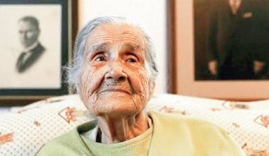 106 yaşında sergi açtı Sabiha Özar