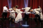 Rusya ve Türkiye halklarının müzik ve danslarından örnekler sahnelendi.