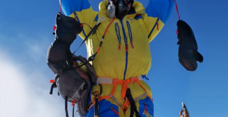 Hakan Bulgurlu, Everest’in zirvesinden çevre sorunlarına dikkat çekti