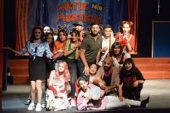 Genç İzmir Tiyatro Topluluğu, ilk oyununu sergiledi