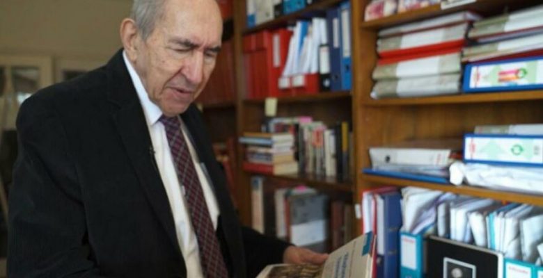 Altan Öymen kütüphanesini Beşiktaş Belediyesi’ne bağışladı