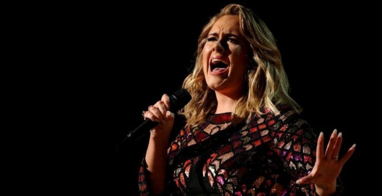 Adele listeleri altüst etti: ABD’de üç günde en çok satılan albüm oldu