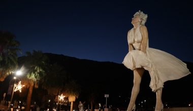 Marilyn Monroe’nun dev heykeli kenti karıştırdı