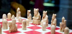 Merak yaratan satranç seti görenleri hayrete düşürüyor