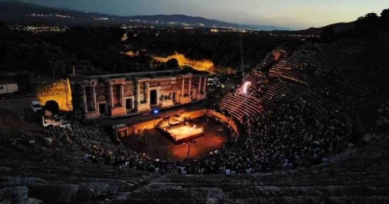 2 Bin Yıllık Amfi Tiyatro Canlandı