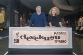 Usta oyuncu Metin Akpınar ile Devekuşu Kabare Müzesi’nde buluştuk: